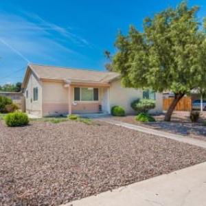 Adorable House only a few miles from the Strip