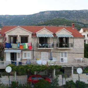 Apartments with parking space Bol Brac - 12980