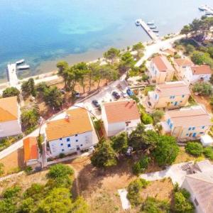 Apartment Goran-30m close to beach