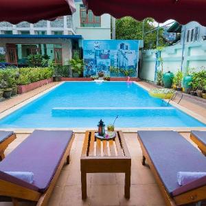 Ten Mile Hotel