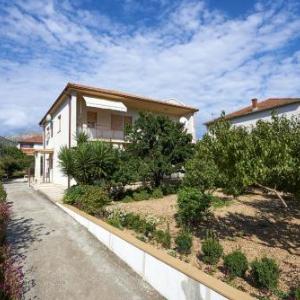 Apartments and rooms with parking space Trogir - 13102