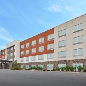 Holiday Inn Express & Suites Parkersburg East