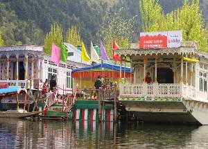 Shiraz Deluxe Houseboat, Srinagar