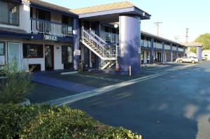 Travelodge by Wyndham Buena Park, Buena Park