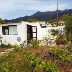 House with one bedroom in Los Llanos with wonderful mountain view and furnished garden 9 km from the beach