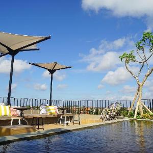 Borough Capsule Hostel Bali