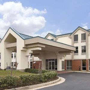 Fondren Yard Jackson Hotels - Days Inn & Suites by Wyndham Ridgeland