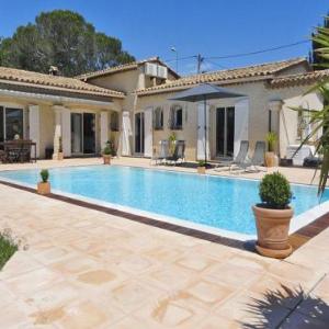 Detached villa with private pool and air conditioning 10 km from the Mediterranean