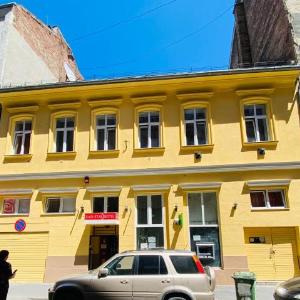 Easy Star Hotel