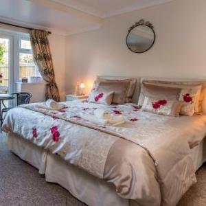Hotels near Tivoli Theatre Wimborne - Wimborne Lodge