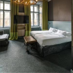 Saint SHERMIN bed breakfast & champagne