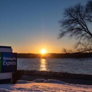 Holiday Inn Express Le Claire Riverfront-Davenport