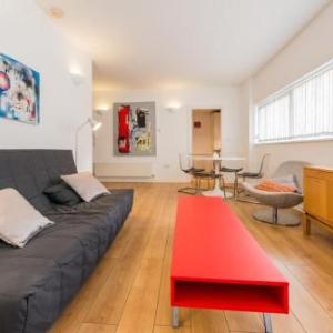 Amazing Modern 2-Bed Next To Tube In East London