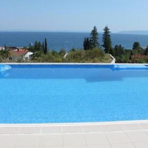 Exclusive apartment in Villa Calista