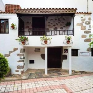 House with 6 bedrooms in Firgas with wonderful mountain view terrace and WiFi