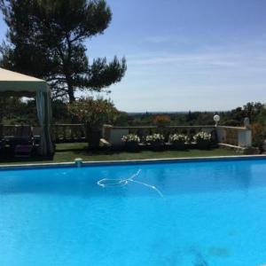 Superbe Gîte pour 2 personnes avec piscine proche d'Eygalières avec une jolie vue sur les Alpilles LS1-313 Margarido