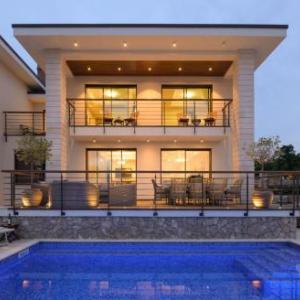 Beachfront Villa Marconica