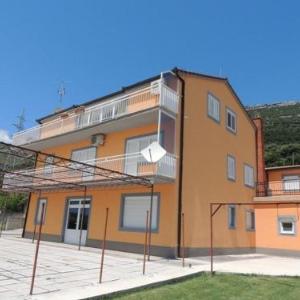 Apartments with parking space Kastel Stari Kastela - 12104