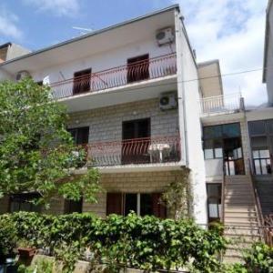 Apartments with parking space Makarska - 12211