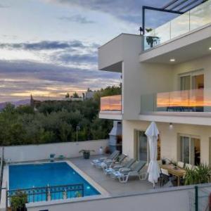 Luxury villa Mae in Makarska pool and gym