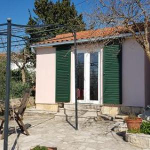 Apartments with parking space Splitska Brac - 17023