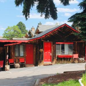 Foot of the Mountain Motel