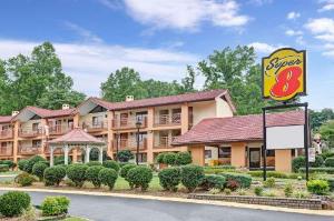 Super 8 by Wyndham Downtown Gatlinburg at Convention Center, Gatlinburg