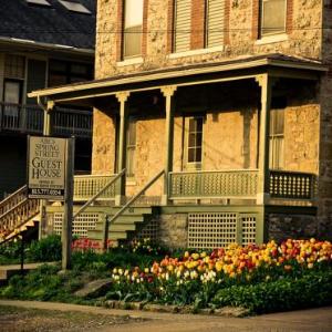 ImOn Arena Hotels - Abe's Spring Street Guest House