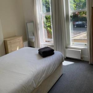 No 3 - LARGE 1 BED NEAR SEFTON PARK AND LARK LANE