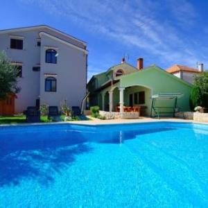 Family-friendly apartments with swimming pool Zadar - 16336