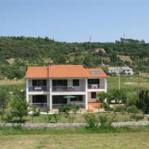 Apartments with parking space Palit Rab - 16356