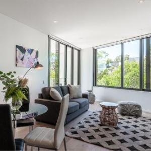 LUXURY APARTMENT / / MOMENTS TO LANE COVE VILLAGE