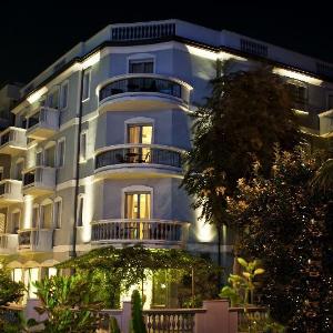 Sovrana Beach Hotel - Pet Friendly - Breakfast until 12 - Parking