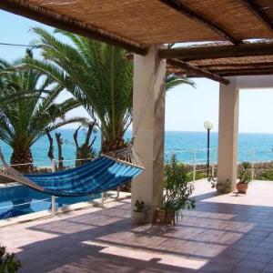 Villa with 5 bedrooms in Vittoria with wonderful sea view private pool enclosed garden 30 m from the beach