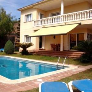 Coma-ruga Villa Sleeps 8 Pool