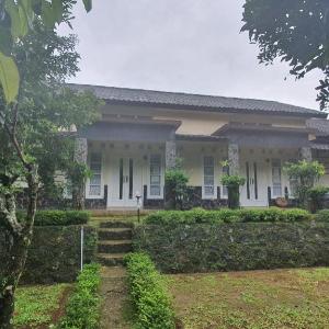 Villa Puncak 6 kamar kap. 20 org - Pondok Yedidah