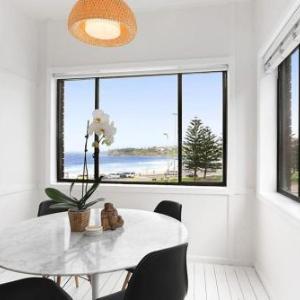 Minimalist Designer Beachfront Apartment - A Bondi Beach Holiday Home