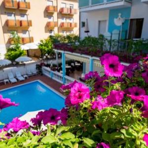Hotel Villa dei Fiori - sul mare con piscina