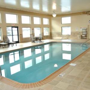 Hotels near Ralph Engelstad Arena Thief River Falls - C'Mon Inn