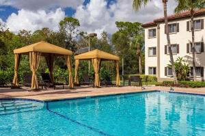 Hawthorn Suites by Wyndham Naples, Naples