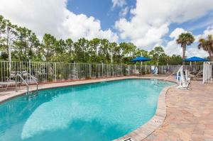 Days Inn & Suites by Wyndham Fort Pierce I-95, Fort Pierce