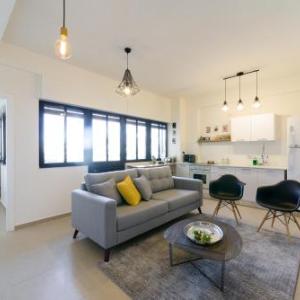 16 HaRakevet Street - By Beach Apartments TLV