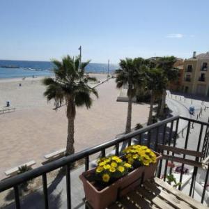 AR2B coqueto apartamento en primera línea de playa
