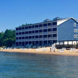 Hotels near Corson Auditorium Interlochen - The Baywatch Resort