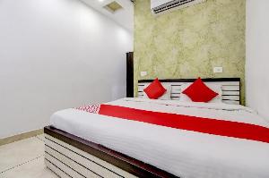 Vaccinated Staff - OYO 74271 HOTEL NIVRI Palace, Aligarh