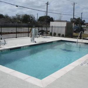 Hotels near Brewster Street Ice House - Studio 6-Corpus Christi TX