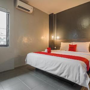 RedDoorz Plus near Maimun Palace 2 Medan