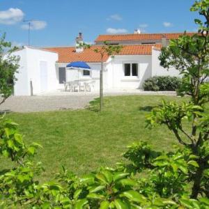 House with 2 bedrooms in Saint Michel en l'Herm with enclosed garden 5 km from the beach