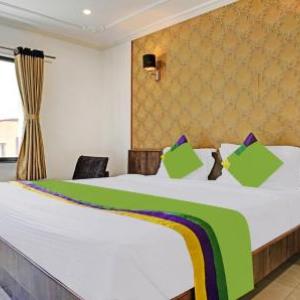 Hotel Varsha Palace
