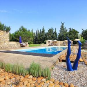 Montfrin Villa Sleeps 6 Pool WiFi